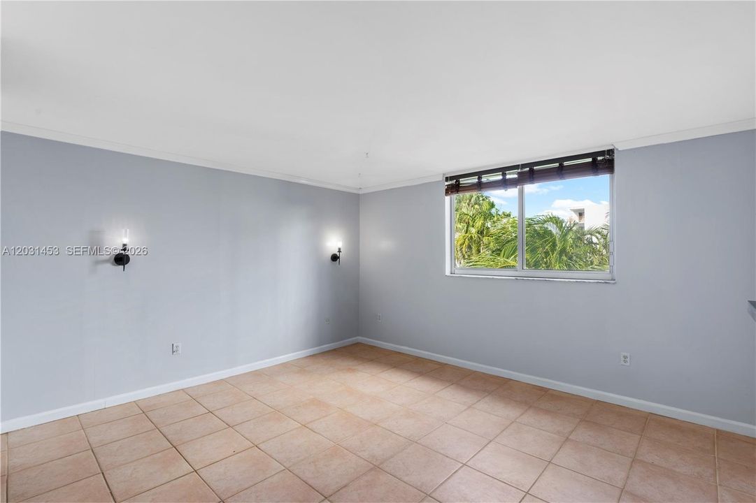 For Sale: $349,000 (1 beds, 1 baths, 700 Square Feet)
