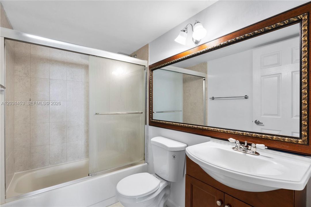 For Sale: $349,000 (1 beds, 1 baths, 700 Square Feet)