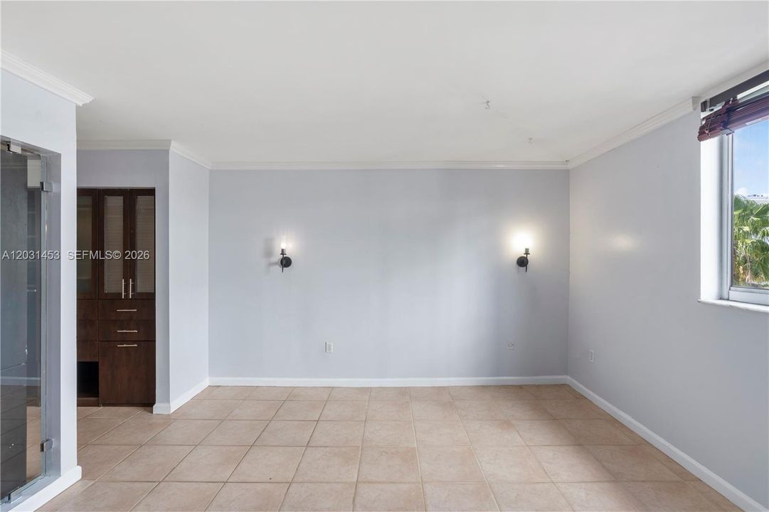 For Sale: $349,000 (1 beds, 1 baths, 700 Square Feet)