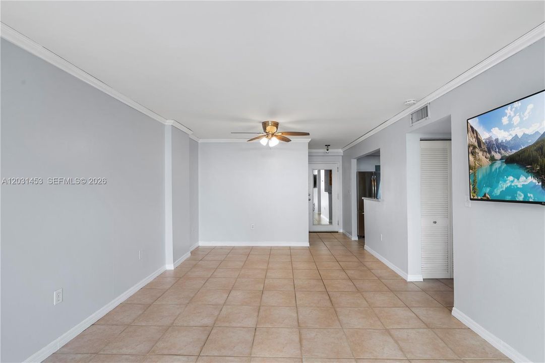 For Sale: $349,000 (1 beds, 1 baths, 700 Square Feet)