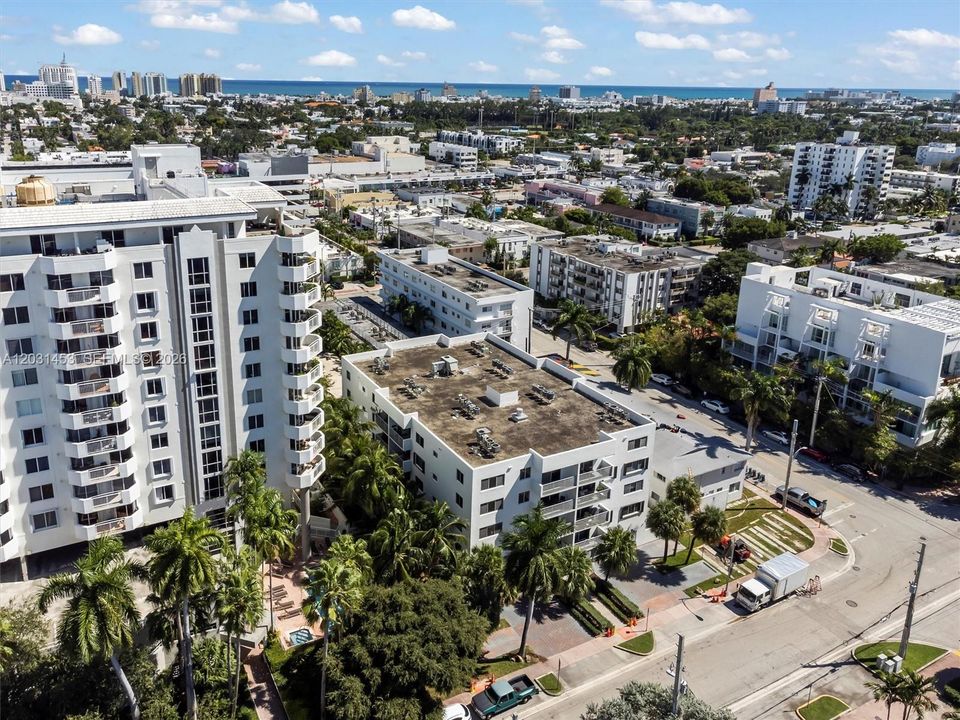 For Sale: $349,000 (1 beds, 1 baths, 700 Square Feet)