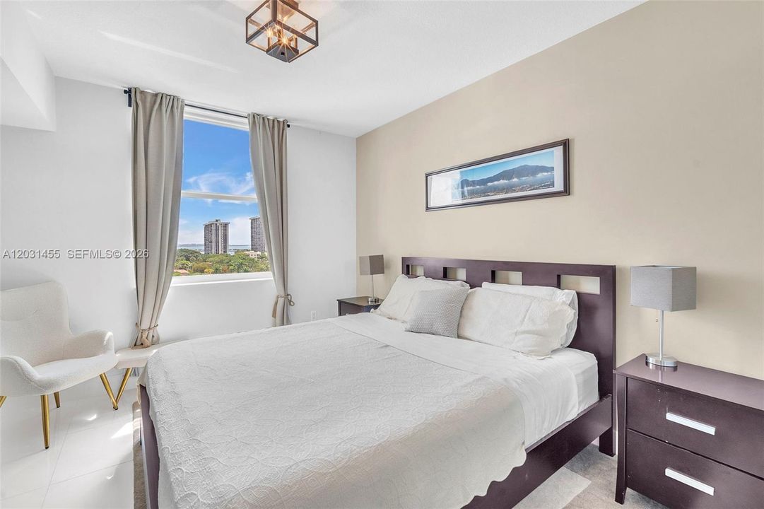 For Sale: $518,500 (2 beds, 2 baths, 832 Square Feet)