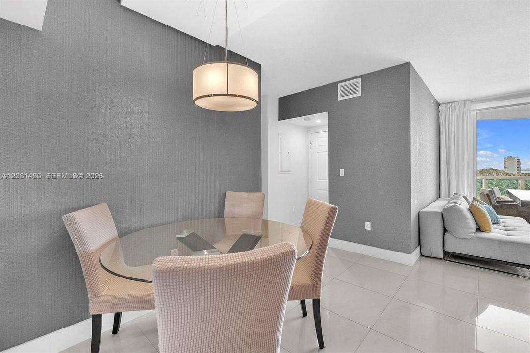 For Sale: $518,500 (2 beds, 2 baths, 832 Square Feet)