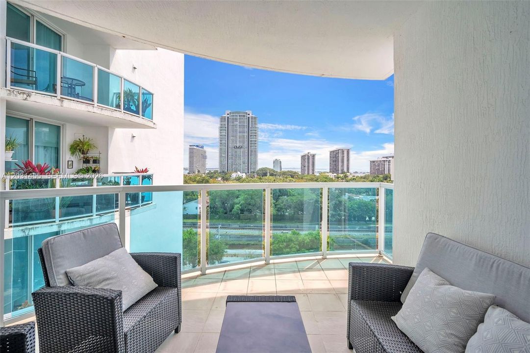 For Sale: $518,500 (2 beds, 2 baths, 832 Square Feet)