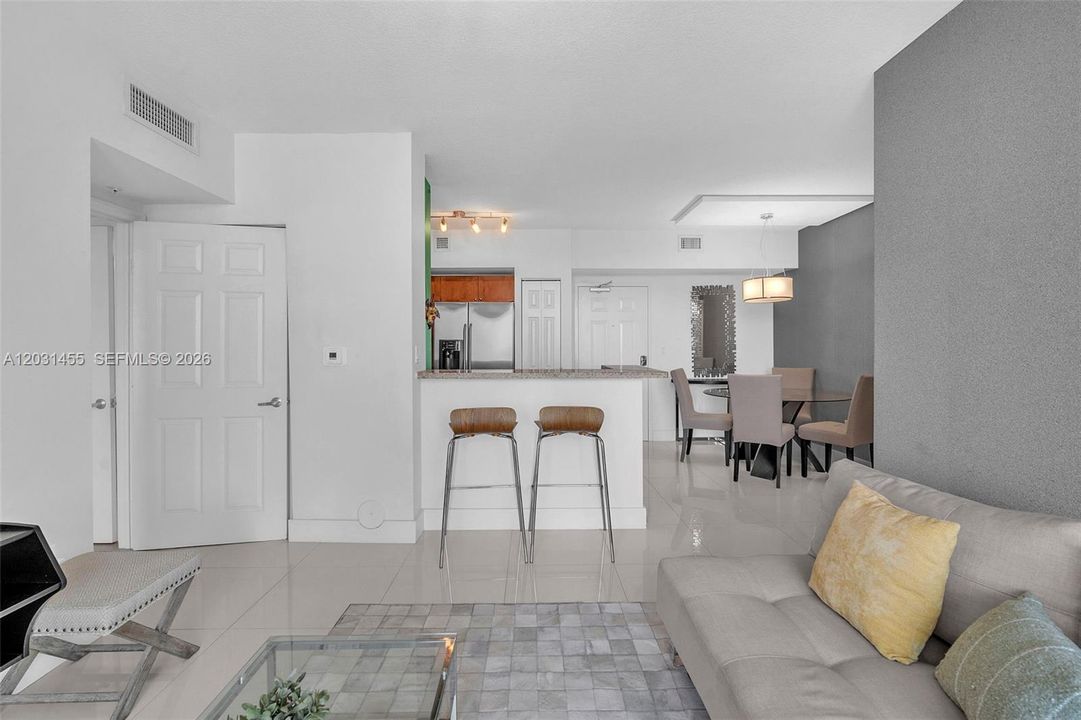 For Sale: $518,500 (2 beds, 2 baths, 832 Square Feet)