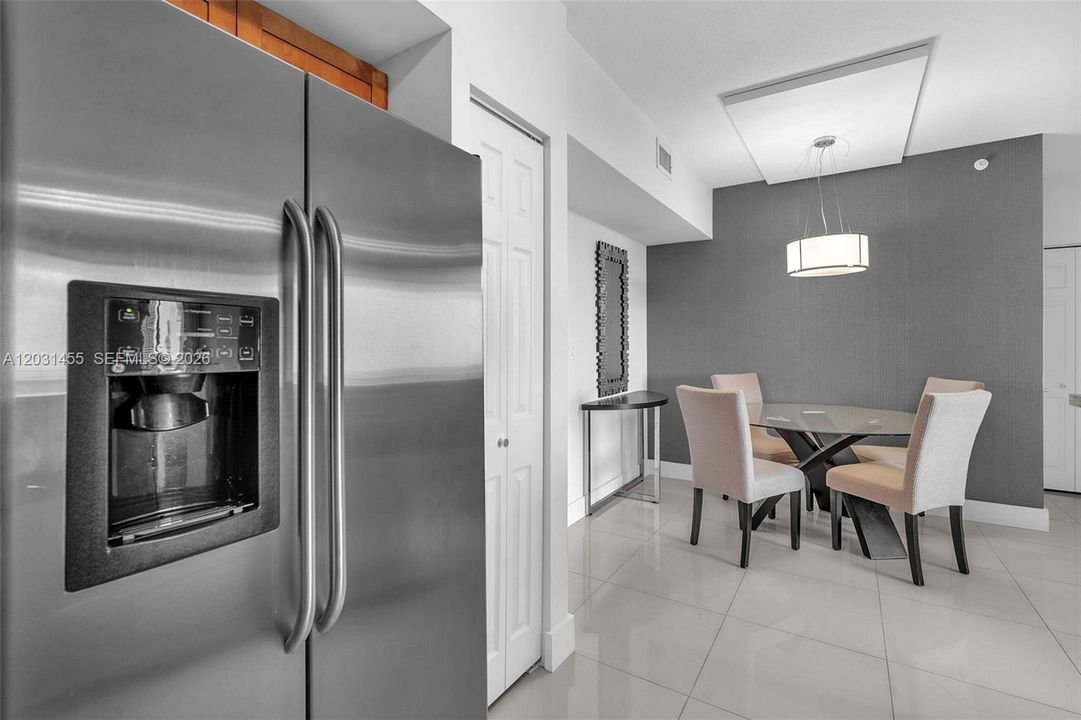 For Sale: $518,500 (2 beds, 2 baths, 832 Square Feet)