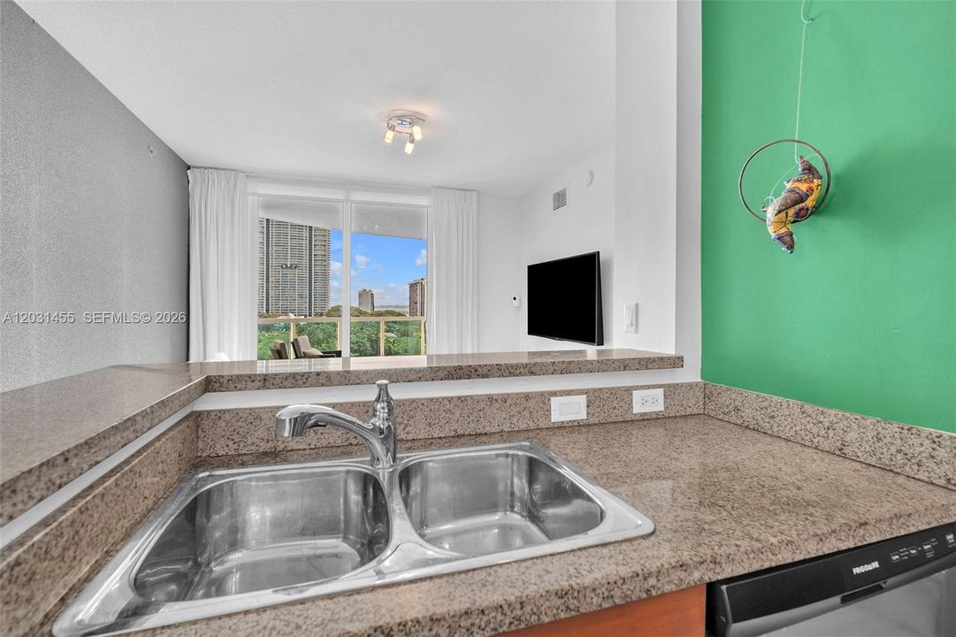 For Sale: $518,500 (2 beds, 2 baths, 832 Square Feet)