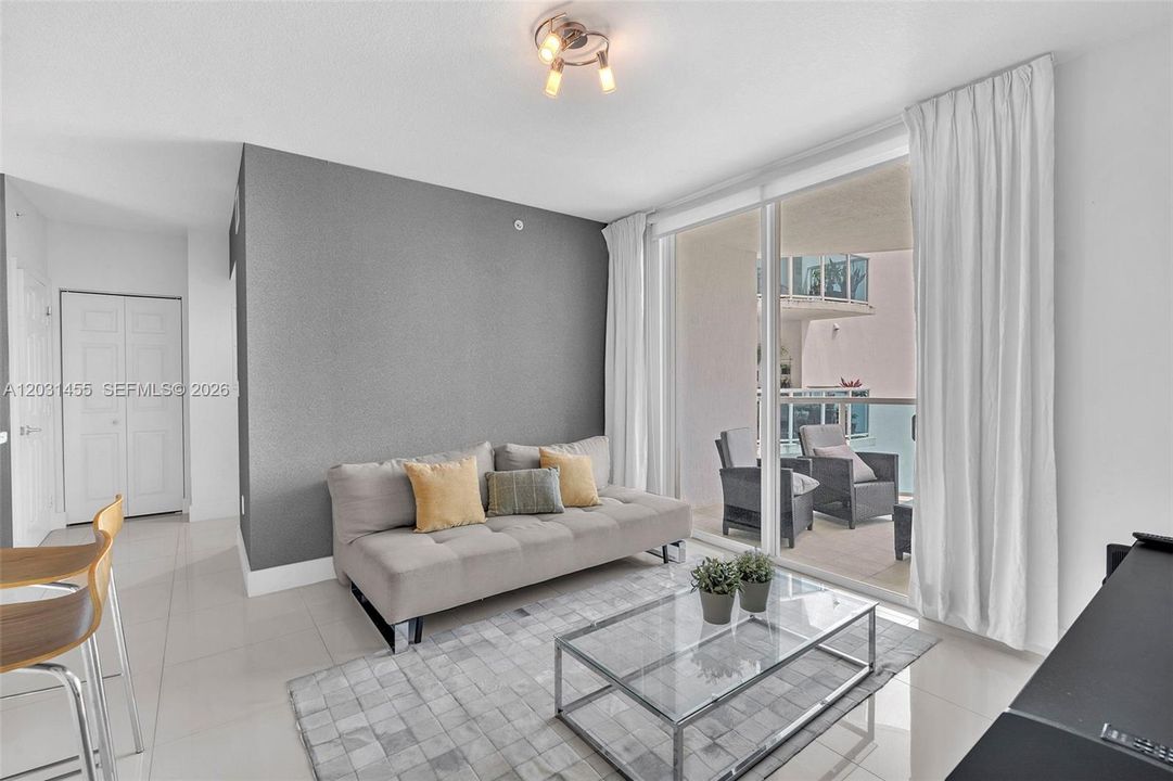 For Sale: $518,500 (2 beds, 2 baths, 832 Square Feet)