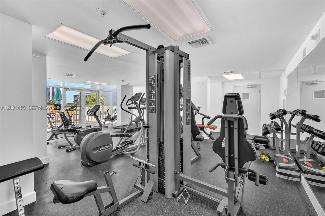 For Sale: $518,500 (2 beds, 2 baths, 832 Square Feet)
