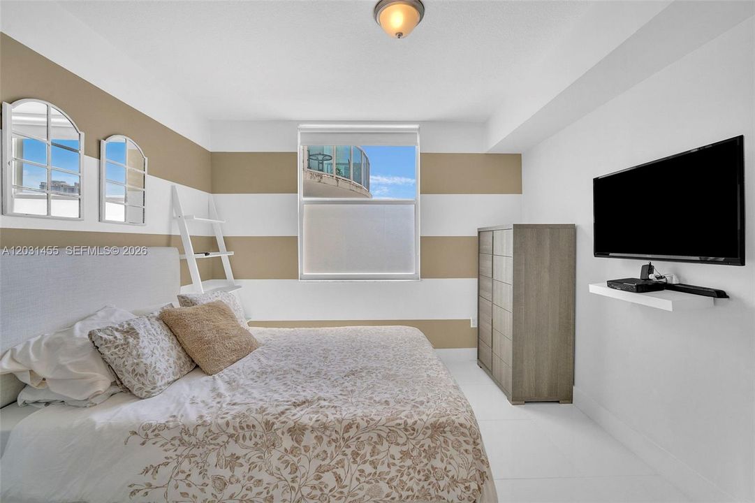 For Sale: $518,500 (2 beds, 2 baths, 832 Square Feet)