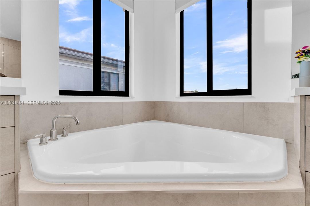 For Rent: $9,000 (4 beds, 5 baths, 3425 Square Feet)