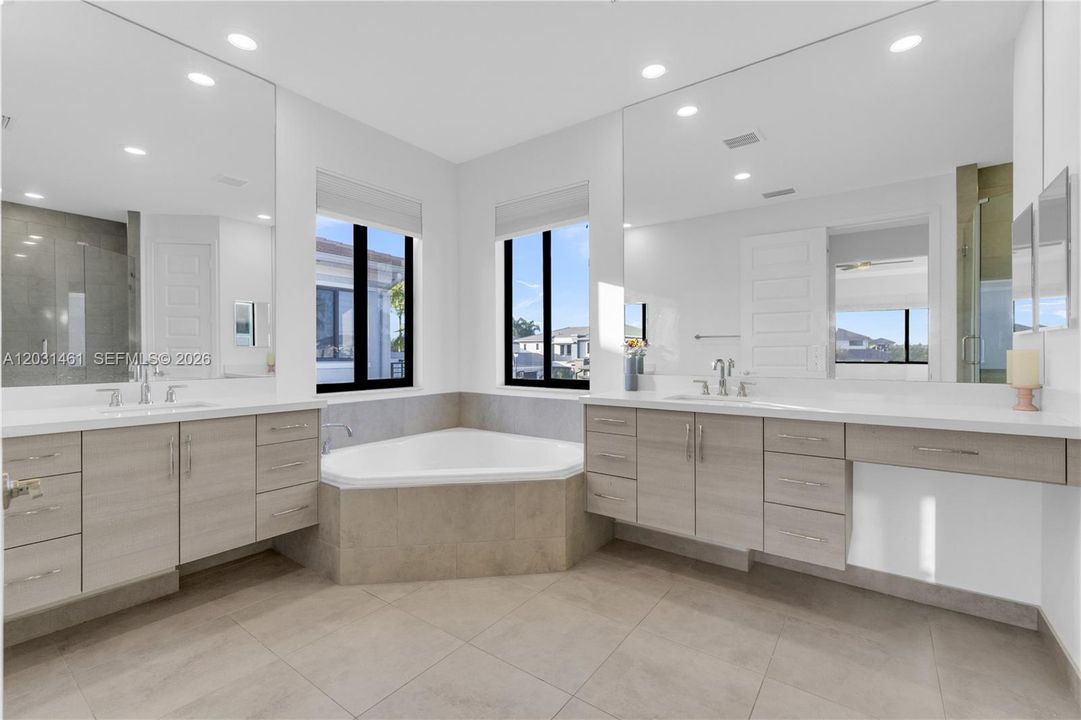 For Rent: $9,000 (4 beds, 5 baths, 3425 Square Feet)
