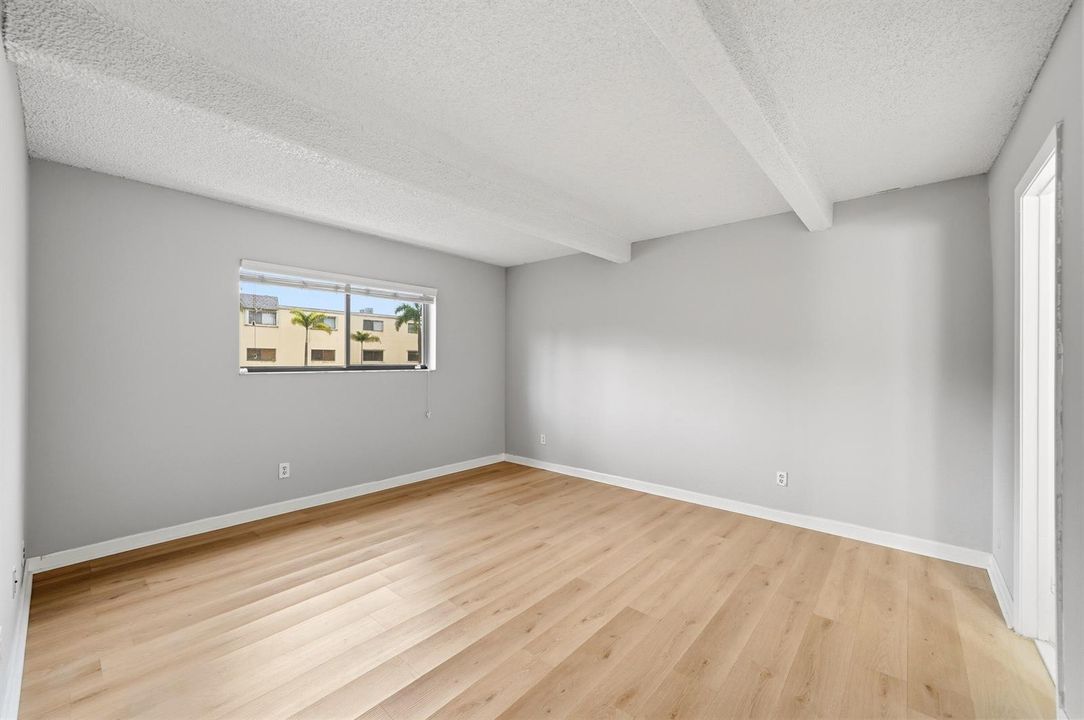 20_primary bedroom