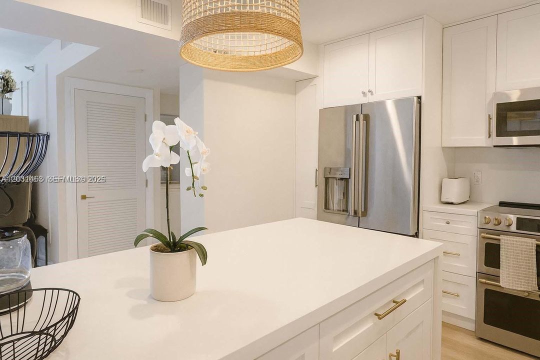 For Rent: $7,500 (2 beds, 2 baths, 1728 Square Feet)