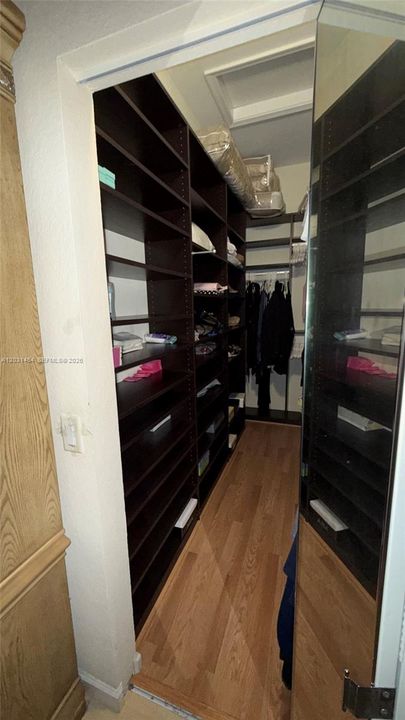 На продажу: $1,225,000 (4 спален, 2 ванн, 2115 Квадратных фут)