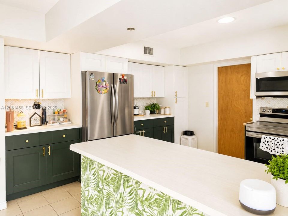 For Sale: $1,800,000 (5 beds, 4 baths, 3417 Square Feet)