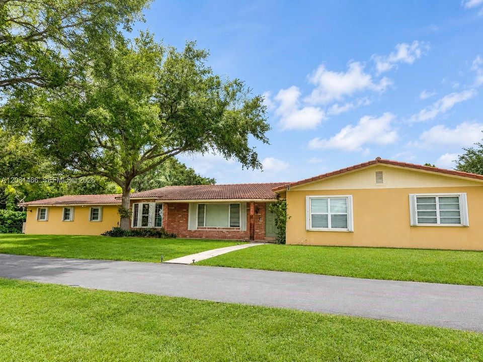 For Sale: $1,800,000 (5 beds, 4 baths, 3417 Square Feet)