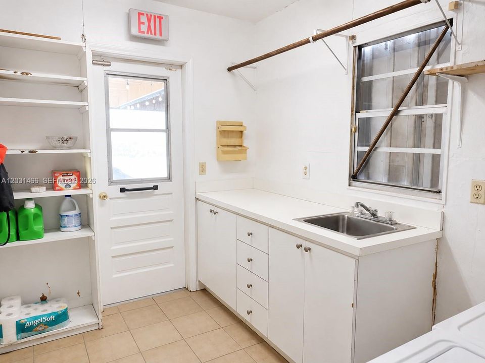 For Sale: $1,800,000 (5 beds, 4 baths, 3417 Square Feet)