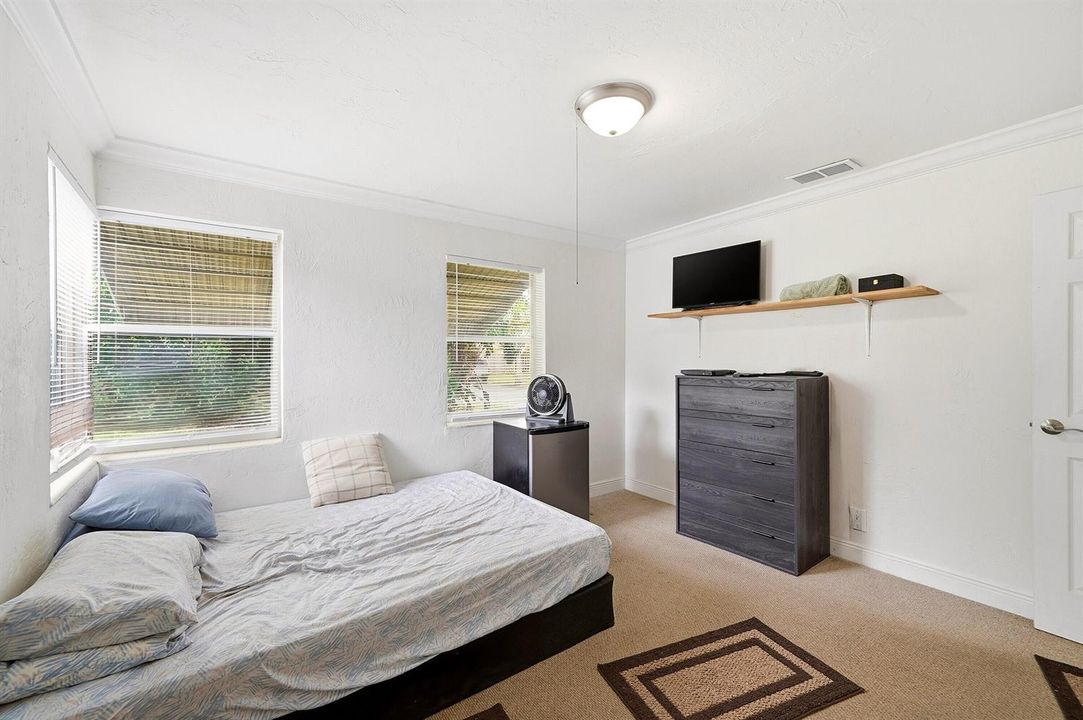 10_bedroom