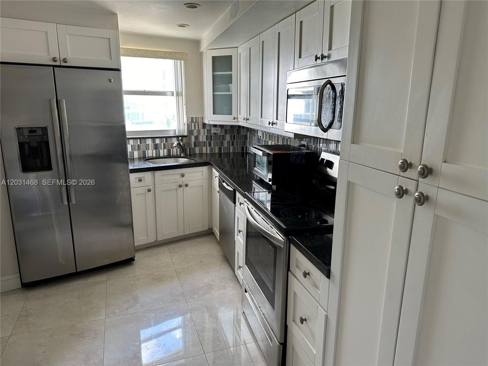 For Sale: $449,000 (2 beds, 2 baths, 1280 Square Feet)