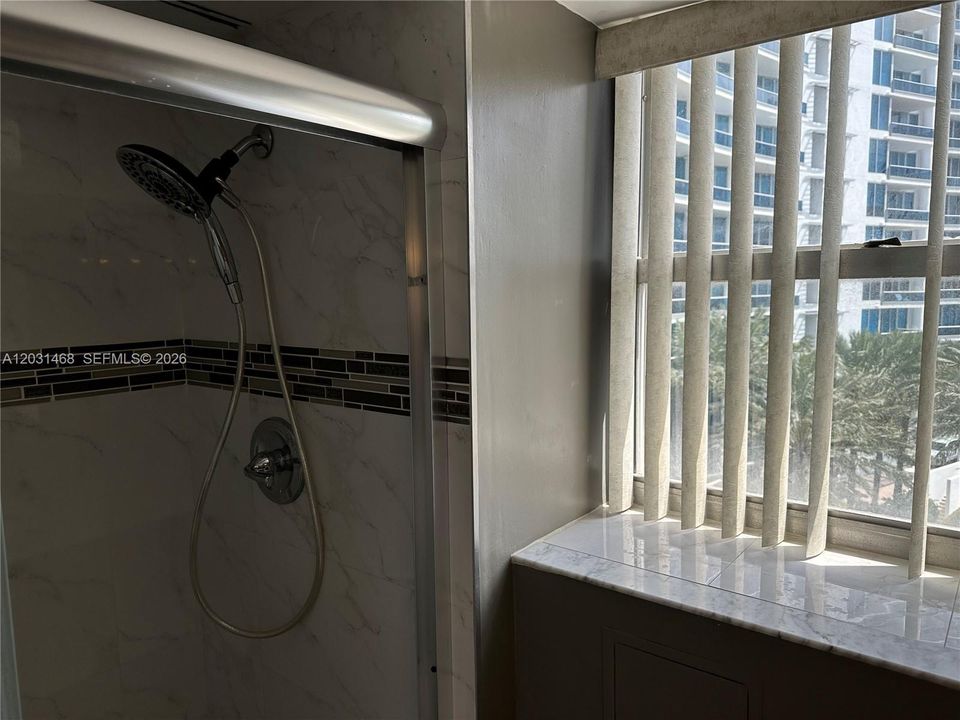 For Sale: $449,000 (2 beds, 2 baths, 1280 Square Feet)