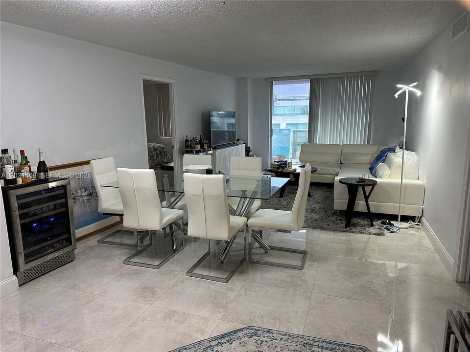 For Sale: $449,000 (2 beds, 2 baths, 1280 Square Feet)
