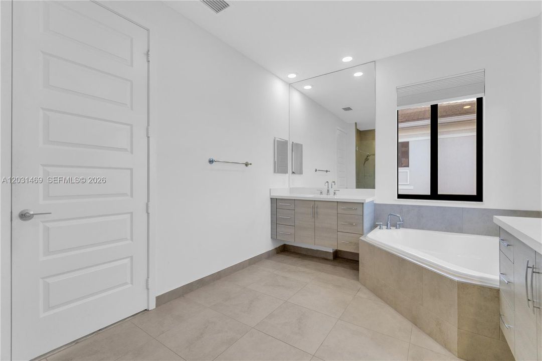 For Sale: $1,250,000 (4 beds, 5 baths, 3425 Square Feet)