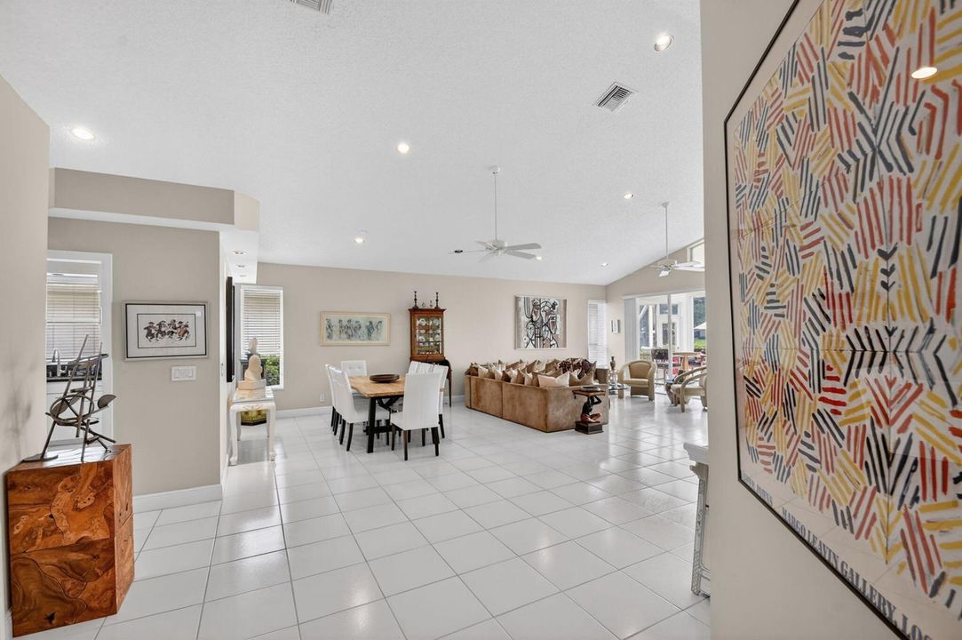 6400 Three Lakes Lane Foyer