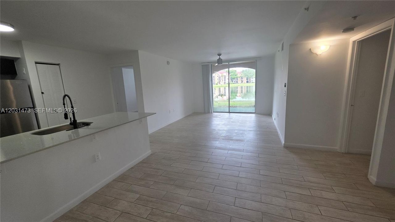 For Rent: $2,450 (2 beds, 2 baths, 966 Square Feet)