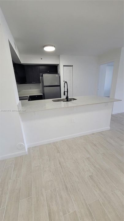 For Rent: $2,450 (2 beds, 2 baths, 966 Square Feet)