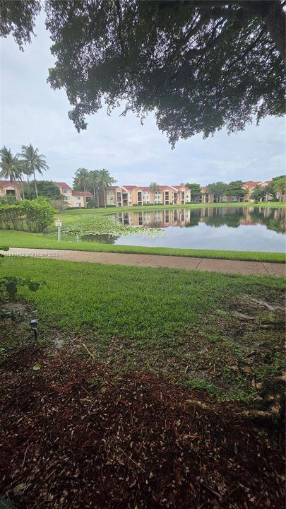 For Rent: $2,450 (2 beds, 2 baths, 966 Square Feet)
