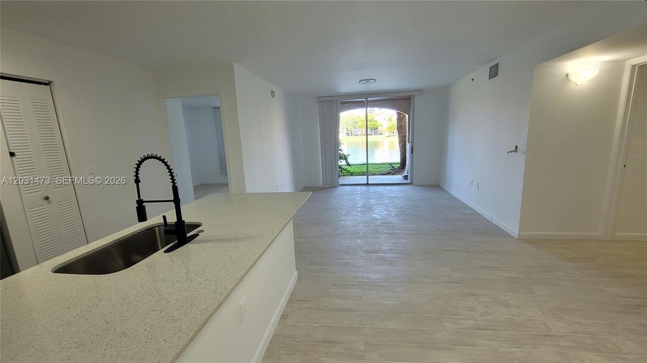For Rent: $2,450 (2 beds, 2 baths, 966 Square Feet)
