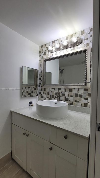 For Rent: $2,450 (2 beds, 2 baths, 966 Square Feet)