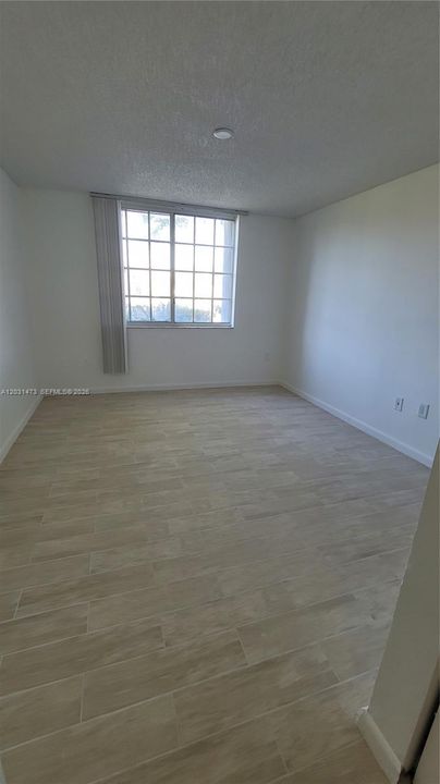 For Rent: $2,450 (2 beds, 2 baths, 966 Square Feet)