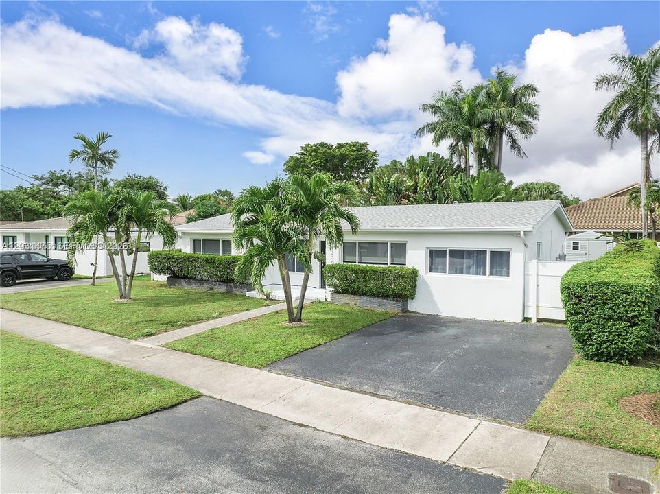 For Rent: $6,500 (4 beds, 3 baths, 1694 Square Feet)