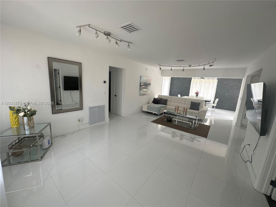 For Rent: $6,500 (4 beds, 3 baths, 1694 Square Feet)
