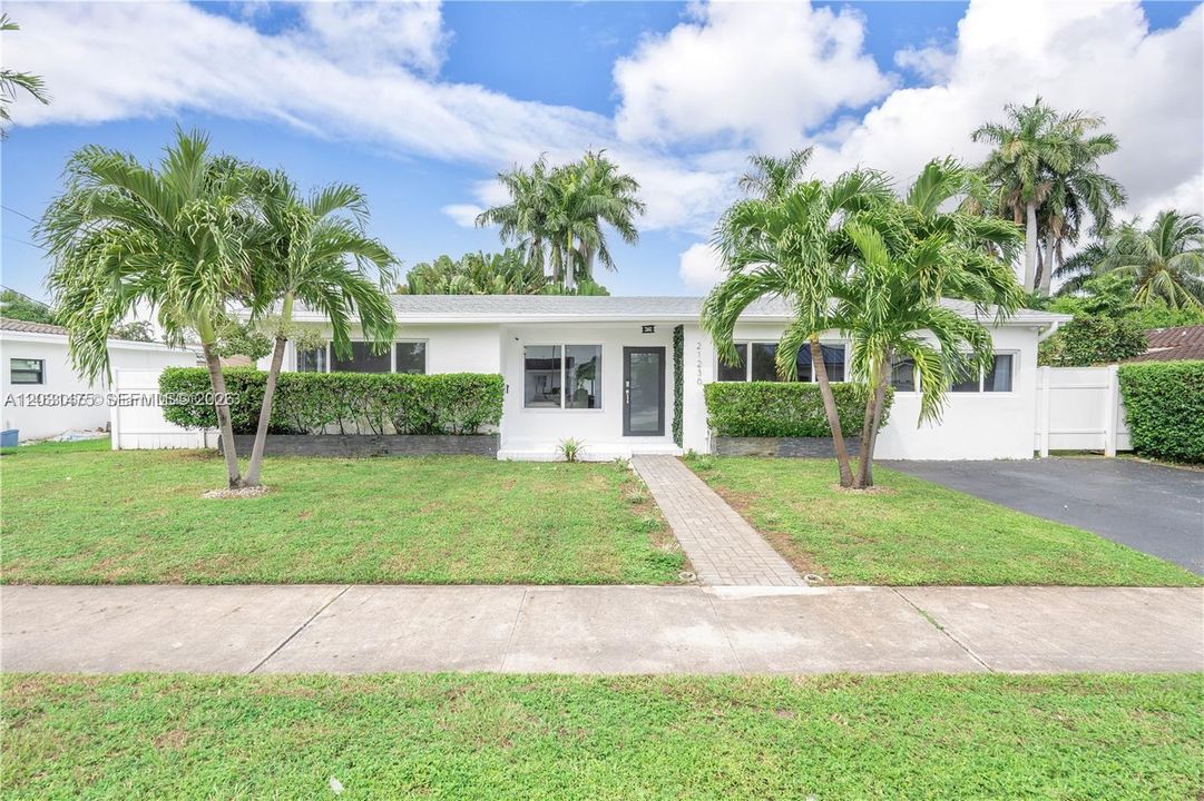 For Rent: $6,500 (4 beds, 3 baths, 1694 Square Feet)