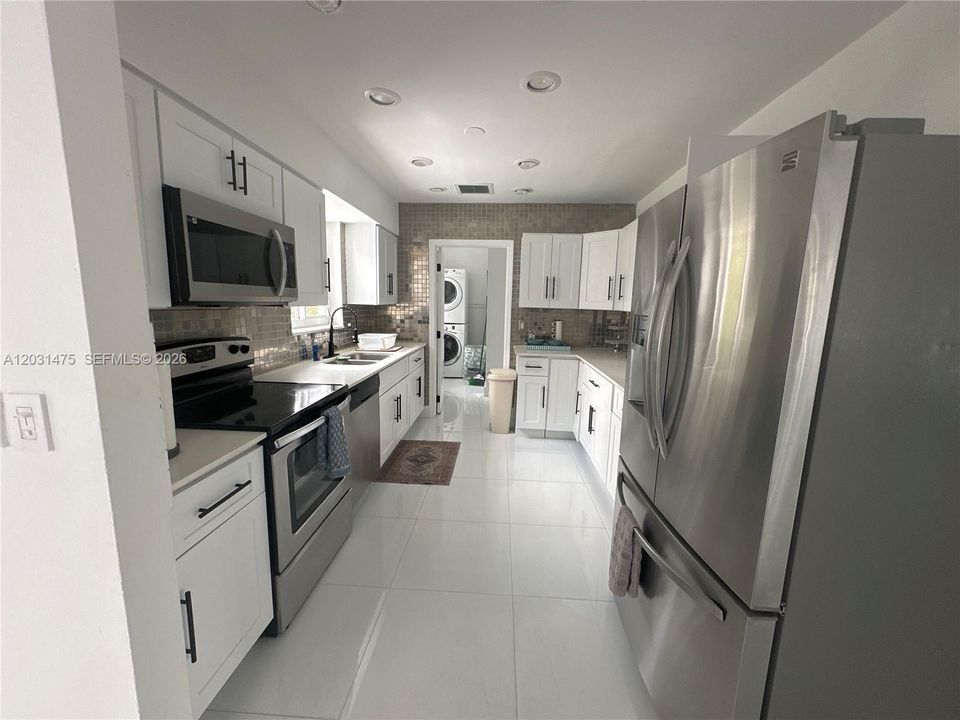 For Rent: $6,500 (4 beds, 3 baths, 1694 Square Feet)