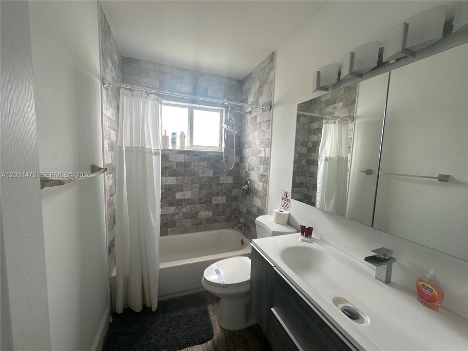 For Rent: $6,500 (4 beds, 3 baths, 1694 Square Feet)