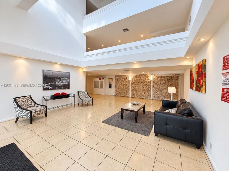 For Sale: $250,000 (2 beds, 2 baths, 1106 Square Feet)