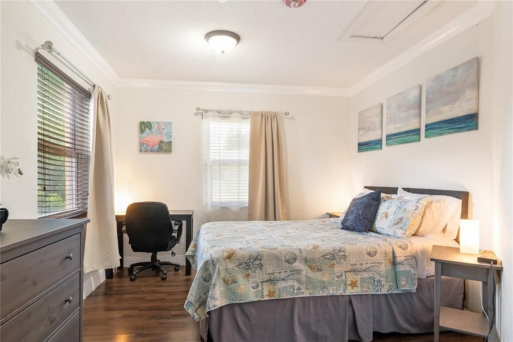 2625 9 bedroom 2 w desk