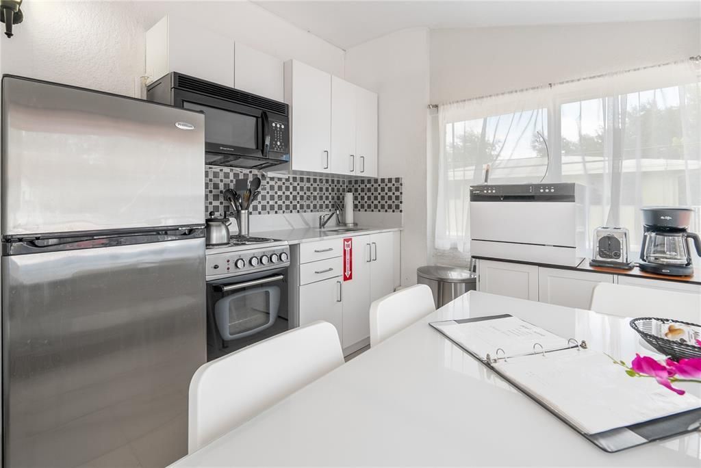 2625 9 kitchen dining