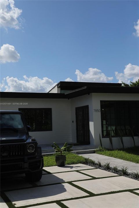 For Rent: $13,000 (4 beds, 3 baths, 1900 Square Feet)