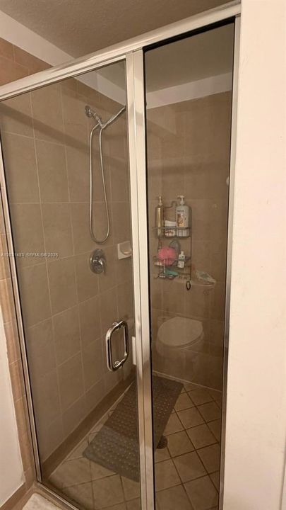 合同活跃: $675,000 (5 贝兹, 4 浴室, 2312 平方英尺)