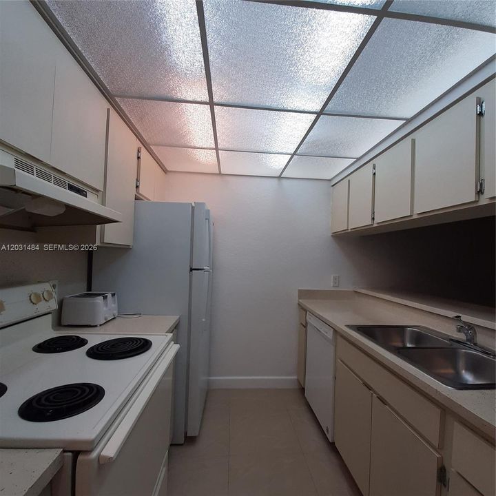 For Rent: $2,000 (1 beds, 1 baths, 710 Square Feet)