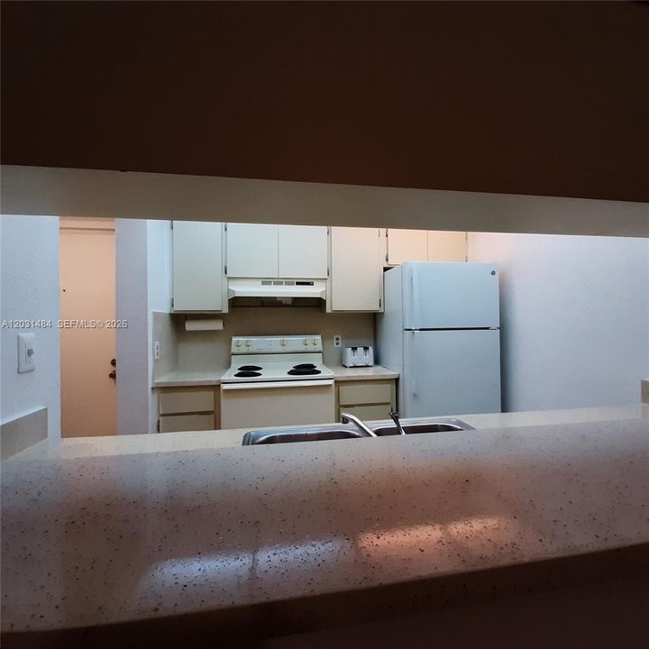 For Rent: $2,000 (1 beds, 1 baths, 710 Square Feet)