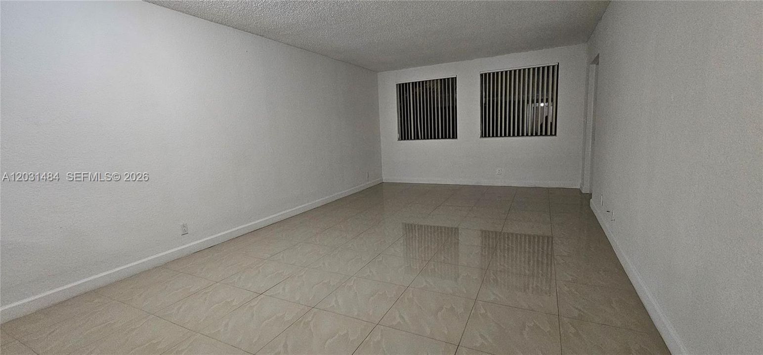 For Rent: $2,000 (1 beds, 1 baths, 710 Square Feet)