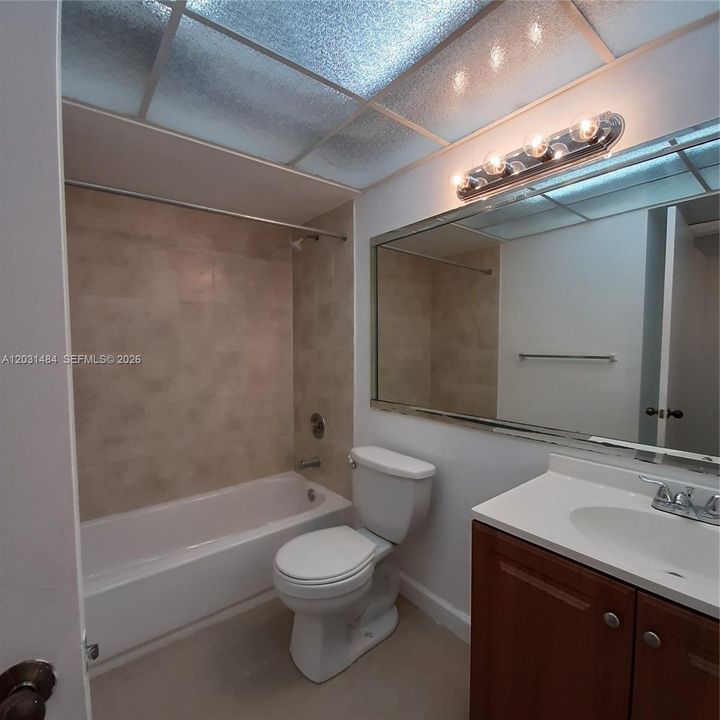 For Rent: $2,000 (1 beds, 1 baths, 710 Square Feet)