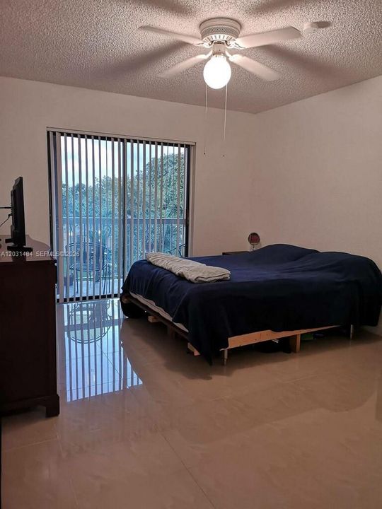 For Rent: $2,000 (1 beds, 1 baths, 710 Square Feet)