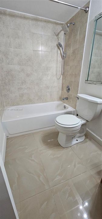 For Rent: $2,000 (1 beds, 1 baths, 710 Square Feet)